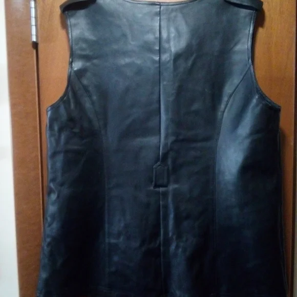Black Leather Vest with Zipper Pockets - Picture 7 of 12